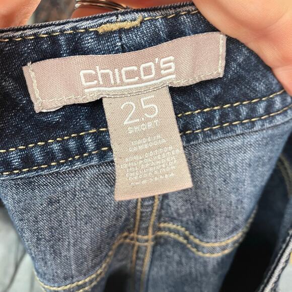 Chico's 2.5 Short Womens Straight Leg Medium Wash Jeans Size 14P Classic‎ Denim - Picture 3 of 16